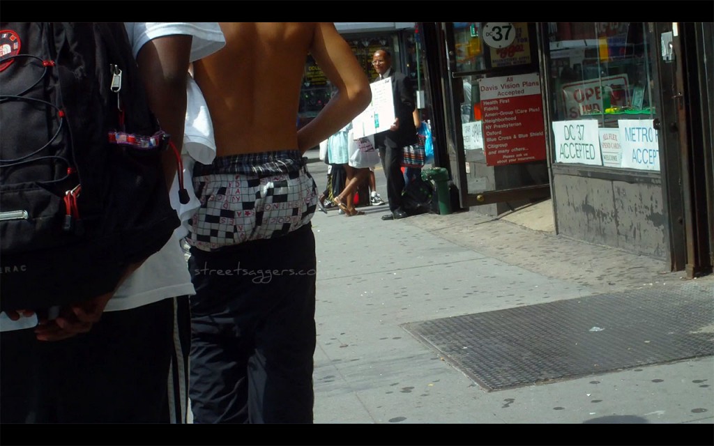 Streetsaggers.com - Real Saggers Let Them Pants Hang Low Sagging